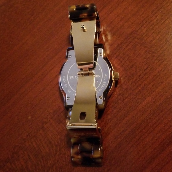 Michael Kors Tortoise Shell Watch - Picture 5 of 7